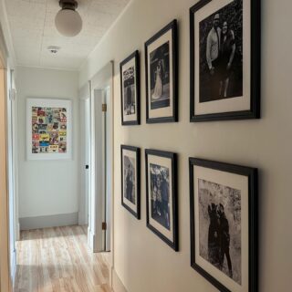 Updated the photos in the hall, got a new print, and removed the glass. I catch myself stopping to just look at the photos again 🥰 ps. Still loving the contrast trim 😉

#contrasttrim #smallhallway #hallwaygallery